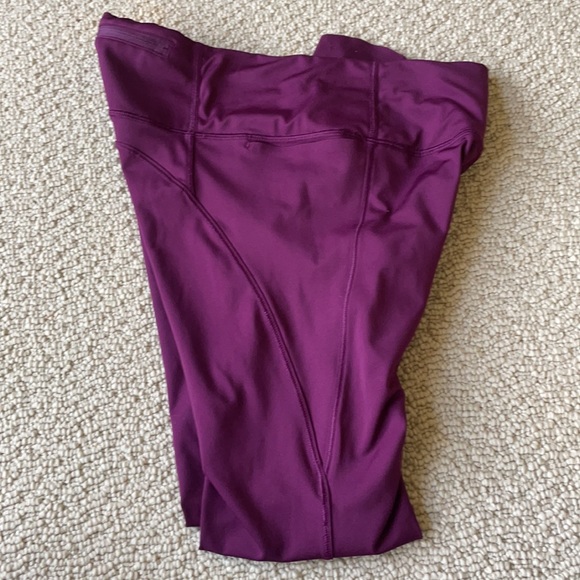 Athleta scalloped bottom w/pocket leggings - Picture 2 of 5